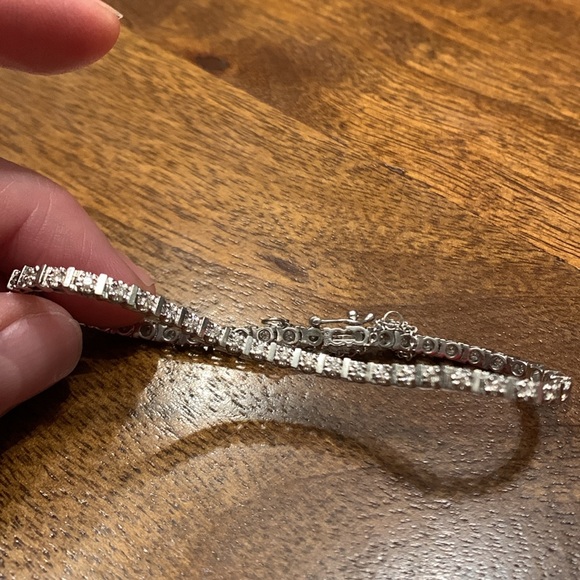 14k white gold tennis bracelet with 60 diamonds. - Picture 3 of 4